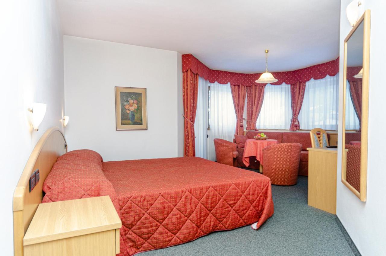 Flos Hotel 3*