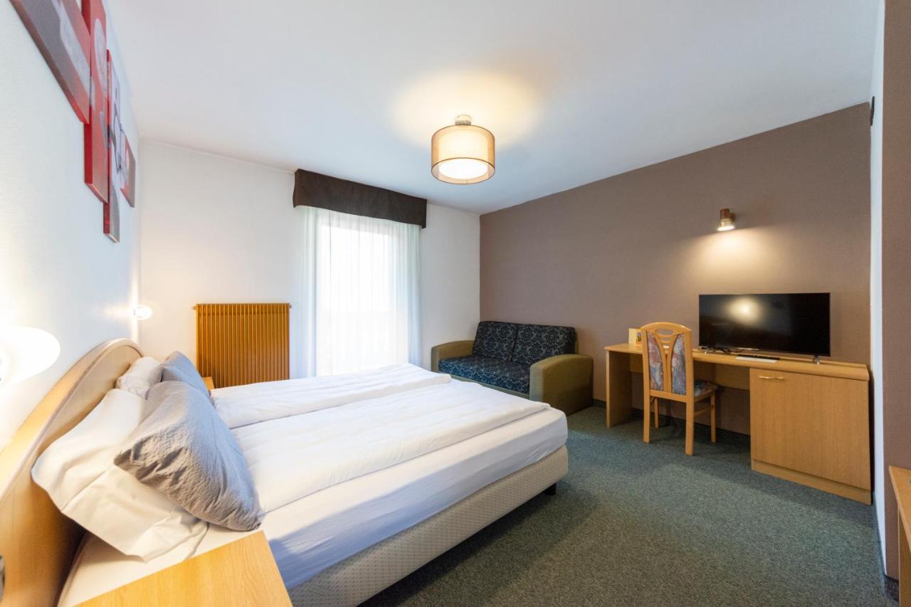 Flos Hotel
