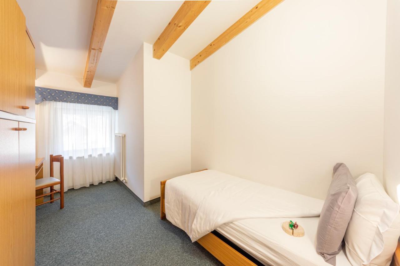Flos Hotel