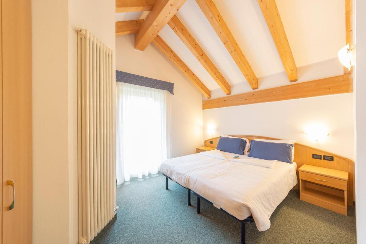 Flos Hotel 3*