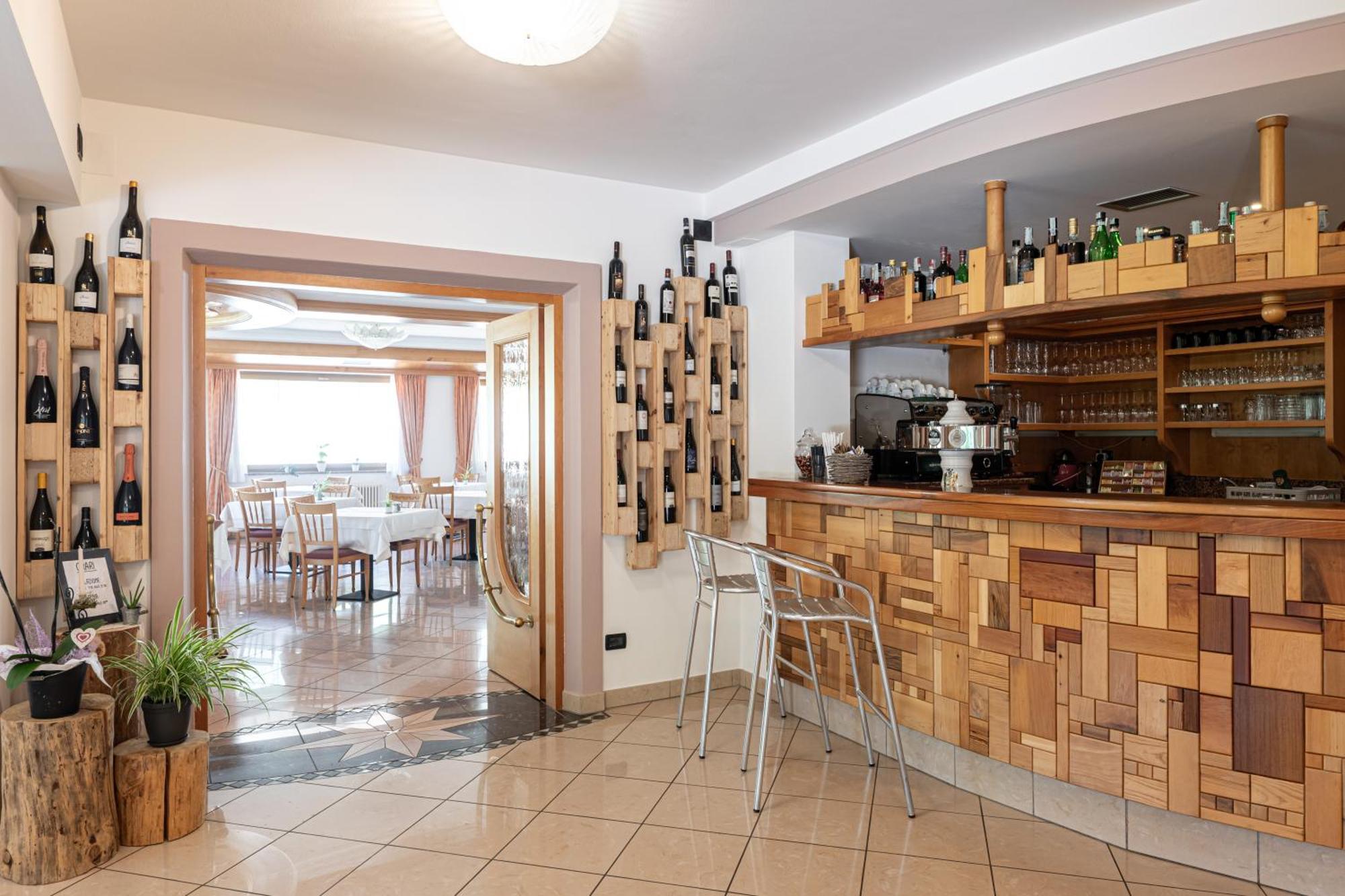 Flos Hotel